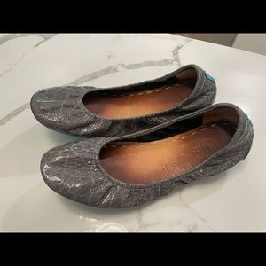 Size 8 Slate grey Croc Tieks